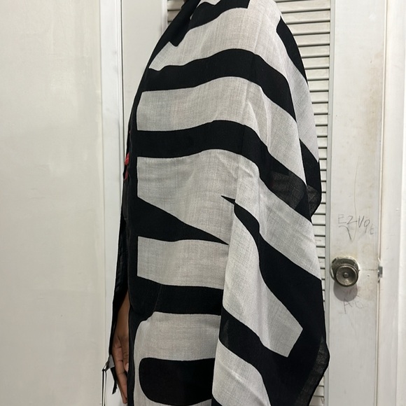 💯- New Authentic MOSCHINO
SCARF WITH LOGO - Picture 11 of 17